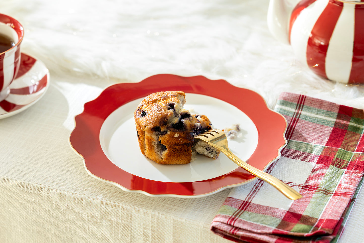Red Band Scallop Fine Porcelain Dessert/Dinner Plate