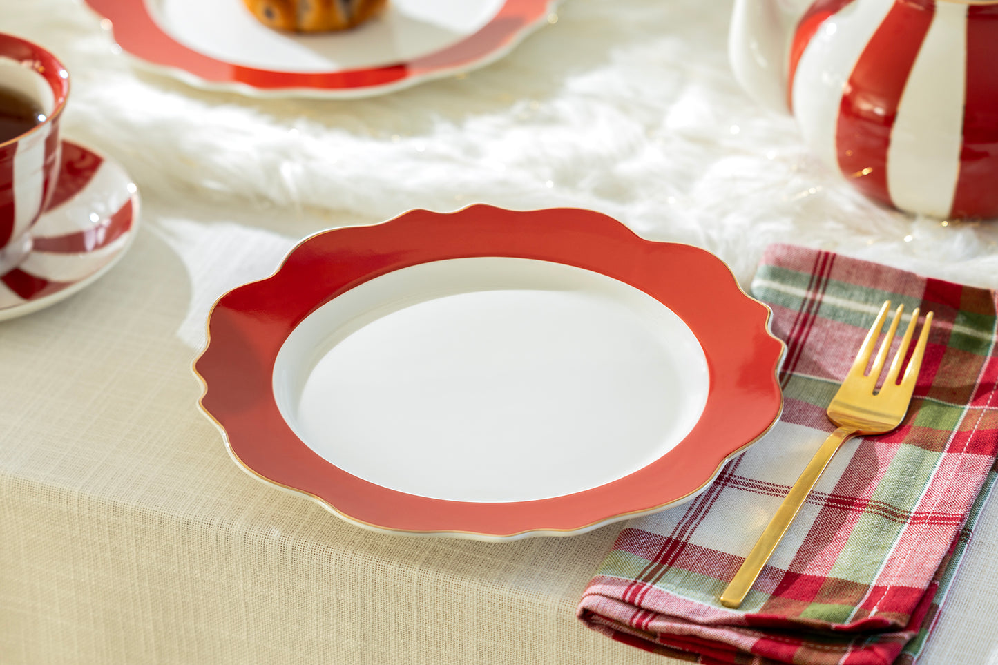 Red Band Scallop Fine Porcelain Dessert/Dinner Plate