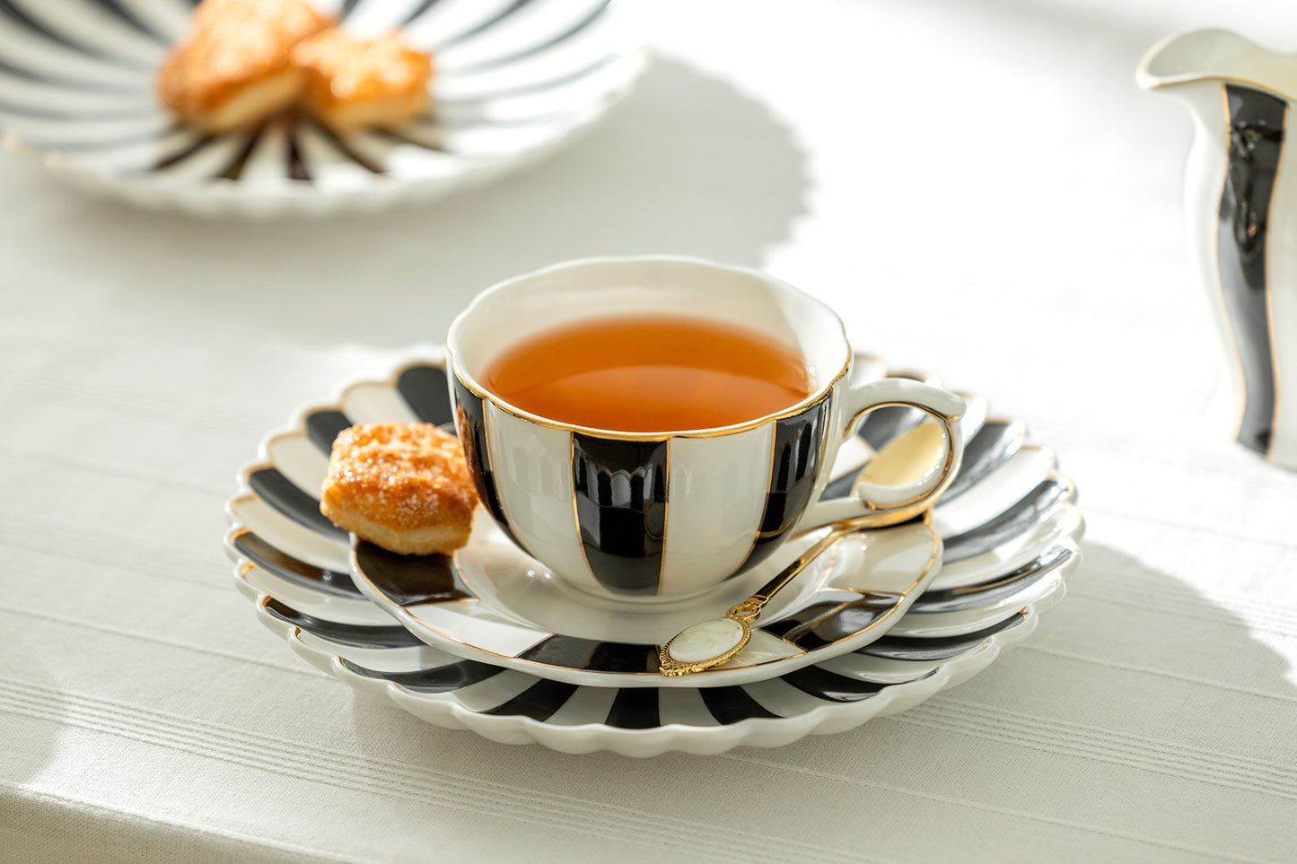 Black and White Stripe Scallop Fine Porcelain Dessert/Dinner Plate