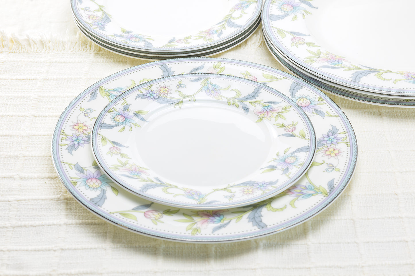 Gracie Bone China Lotus Garden Bone China Dessert / Dinner Plate set