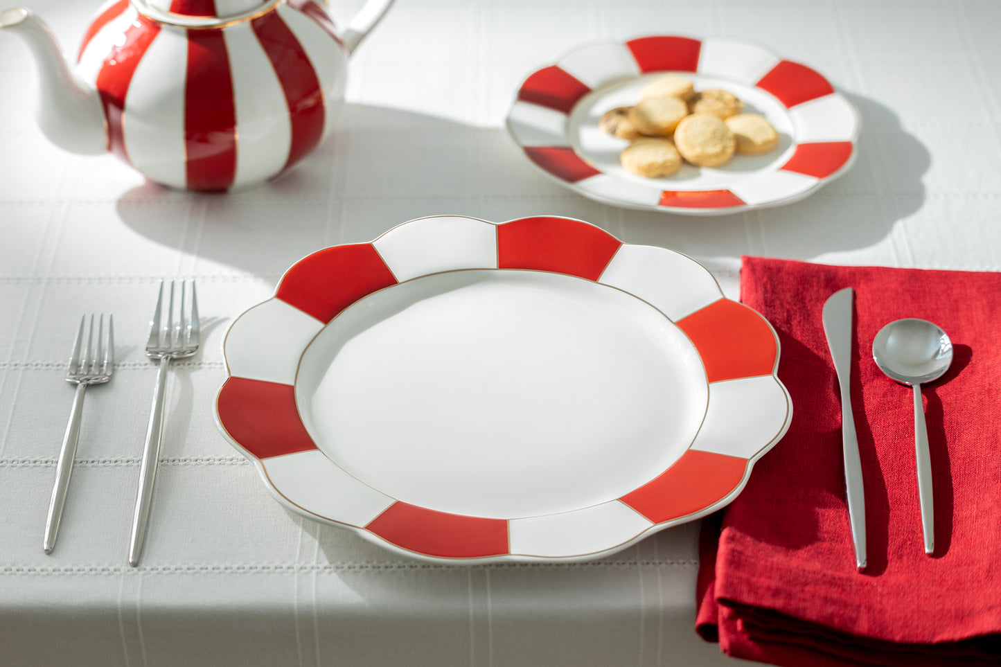 Red Gold Scallop Fine Porcelain Dessert / Dinner Plate - CLEARANCE