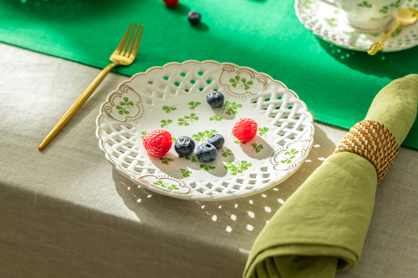 7.5" Shamrock Fine Porcelain Dessert Plate