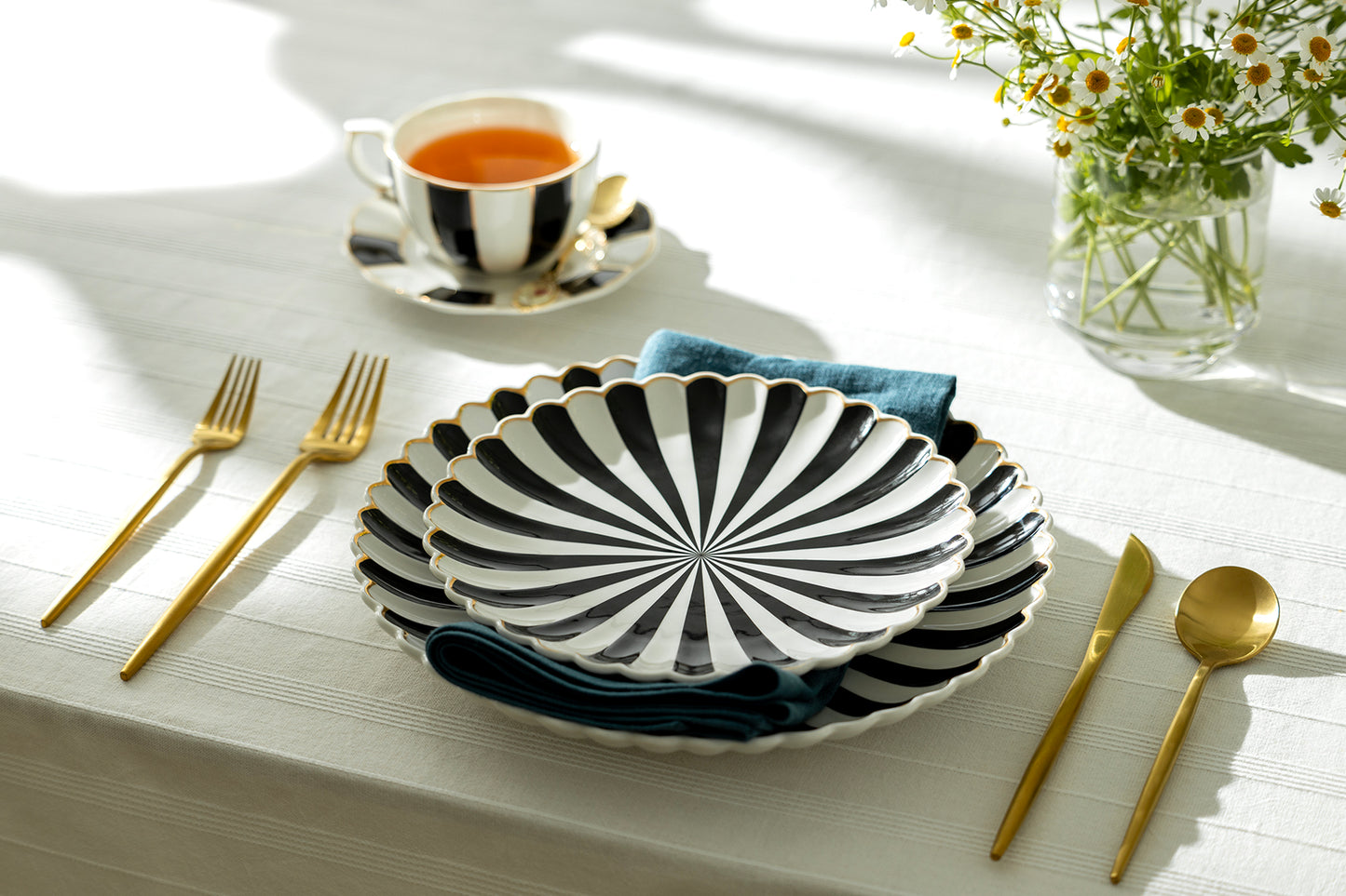 Black and White Scallop Fine Porcelain Tea Set