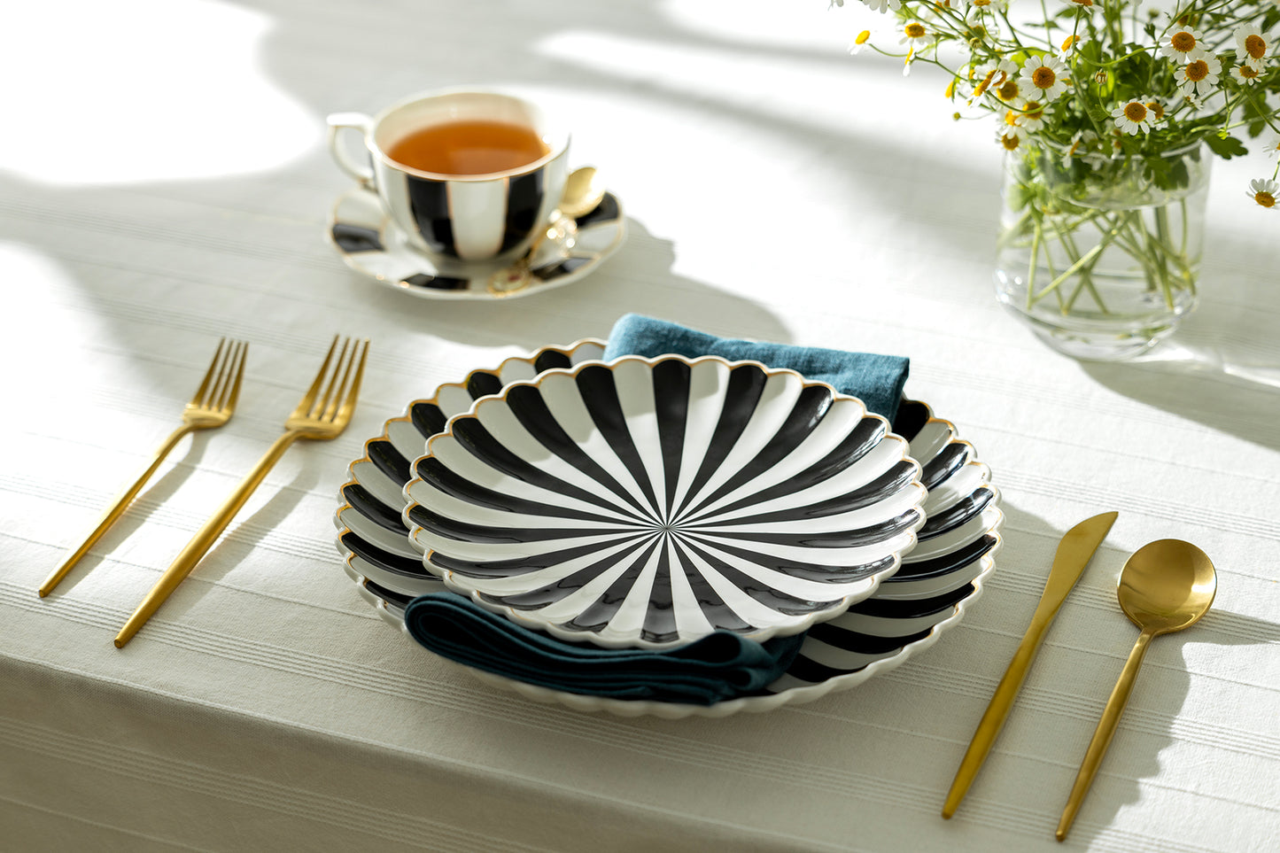 Black and White Stripe Scallop Fine Porcelain Dessert/Dinner Plate