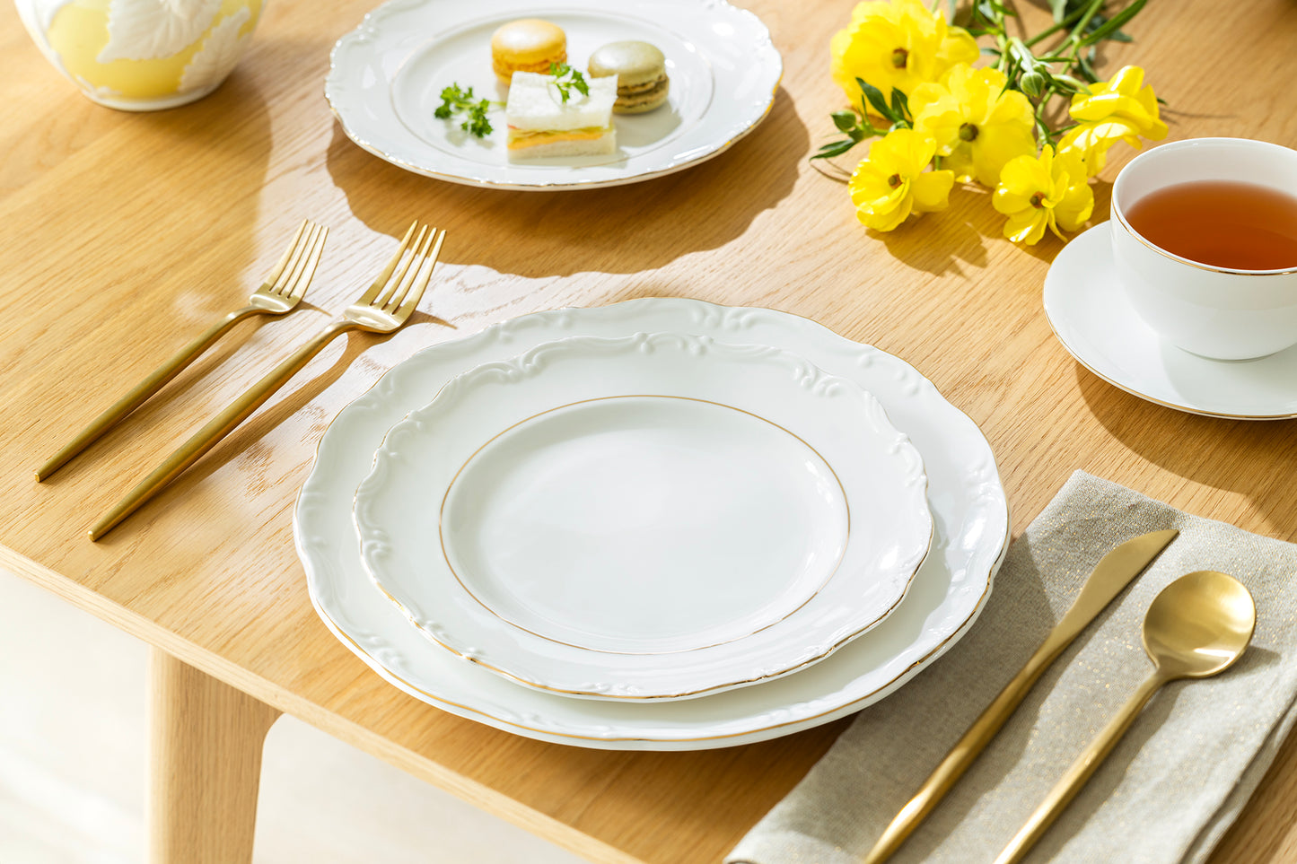 Rococo White Gold Fine Porcelain Dessert/Dinner Plate