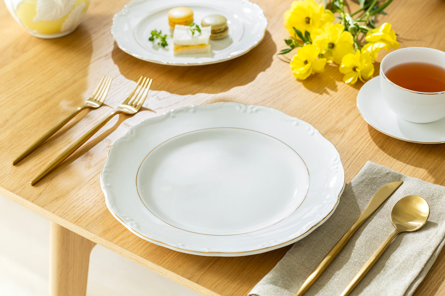 Rococo White Gold Fine Porcelain Dessert/Dinner Plate