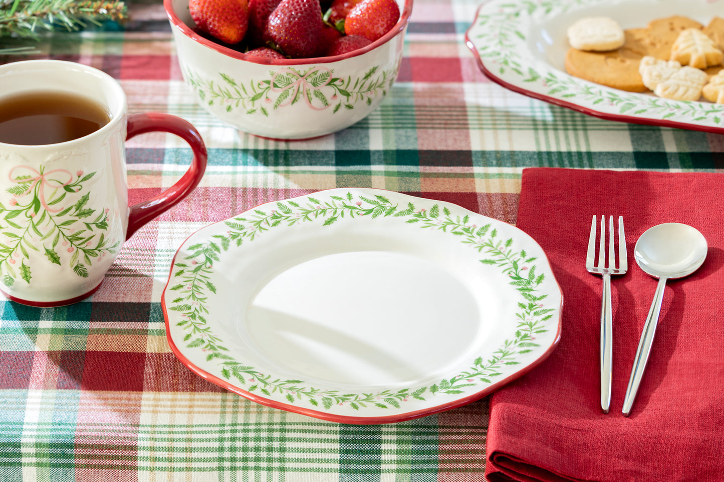 8.5" Holly Garland Dessert/Salad Plate