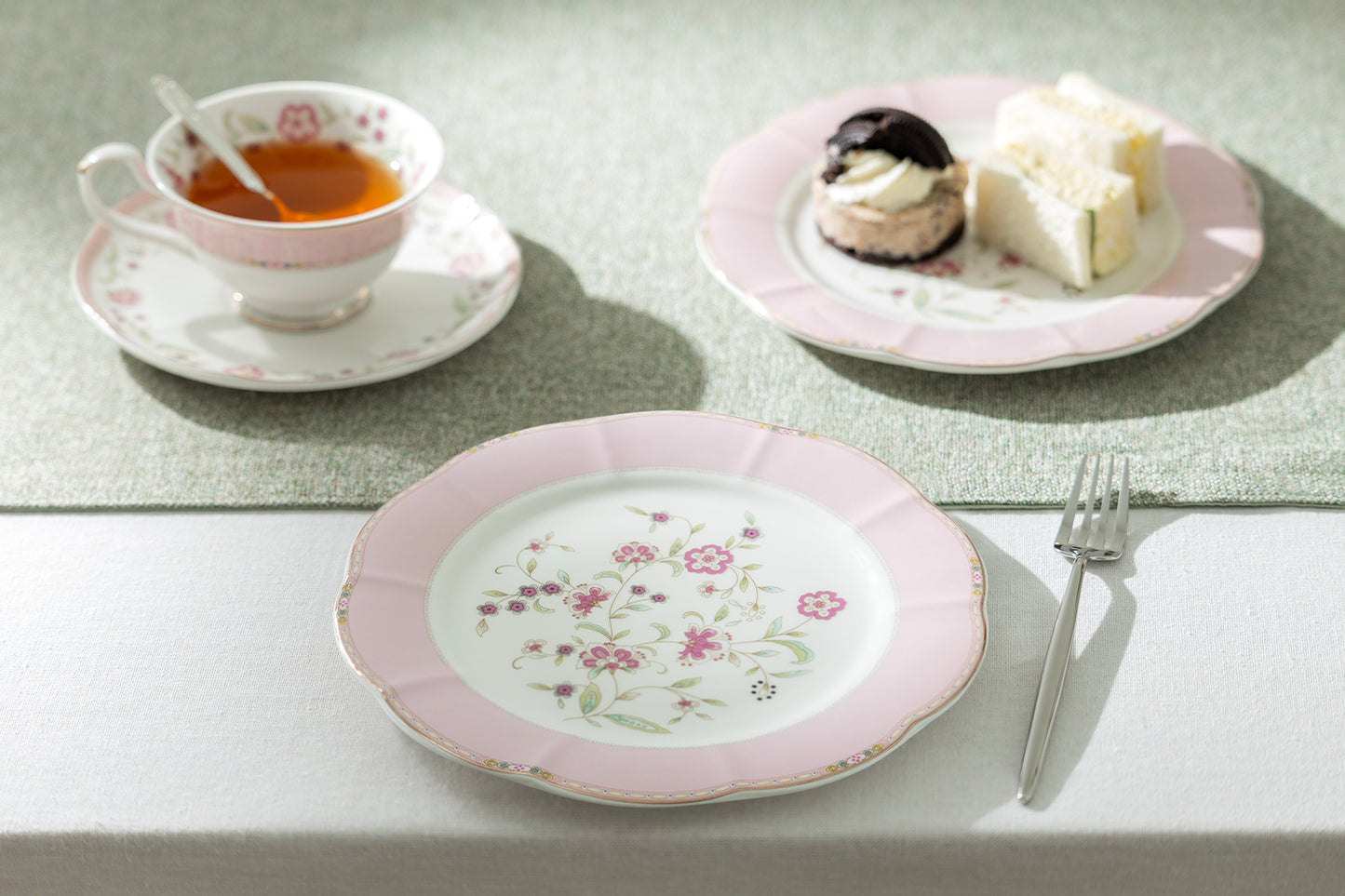 Pink Corn Flowers with Pink Rim Fine Porcelain Dessert/Dinner Plate