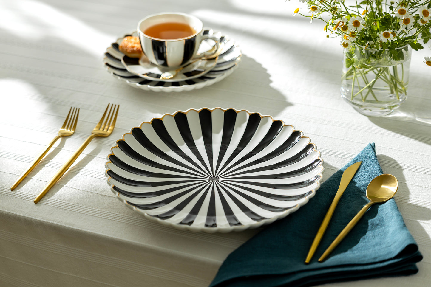 Black and White Stripe Scallop Fine Porcelain Dessert/Dinner Plate