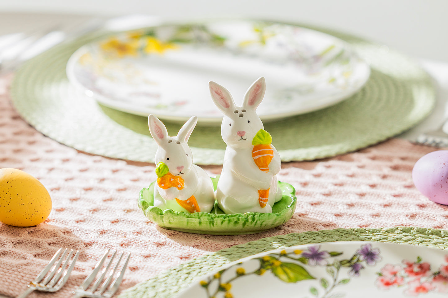 Gift Boxed Bunny Carrot Figurine Ceramic Salt and Pepper Shaker Set
