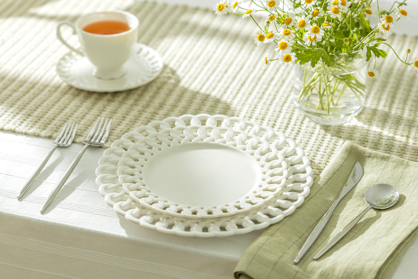Grace Teaware White Heirloom Fine Porcelain Dessert / Dinner Plate set
