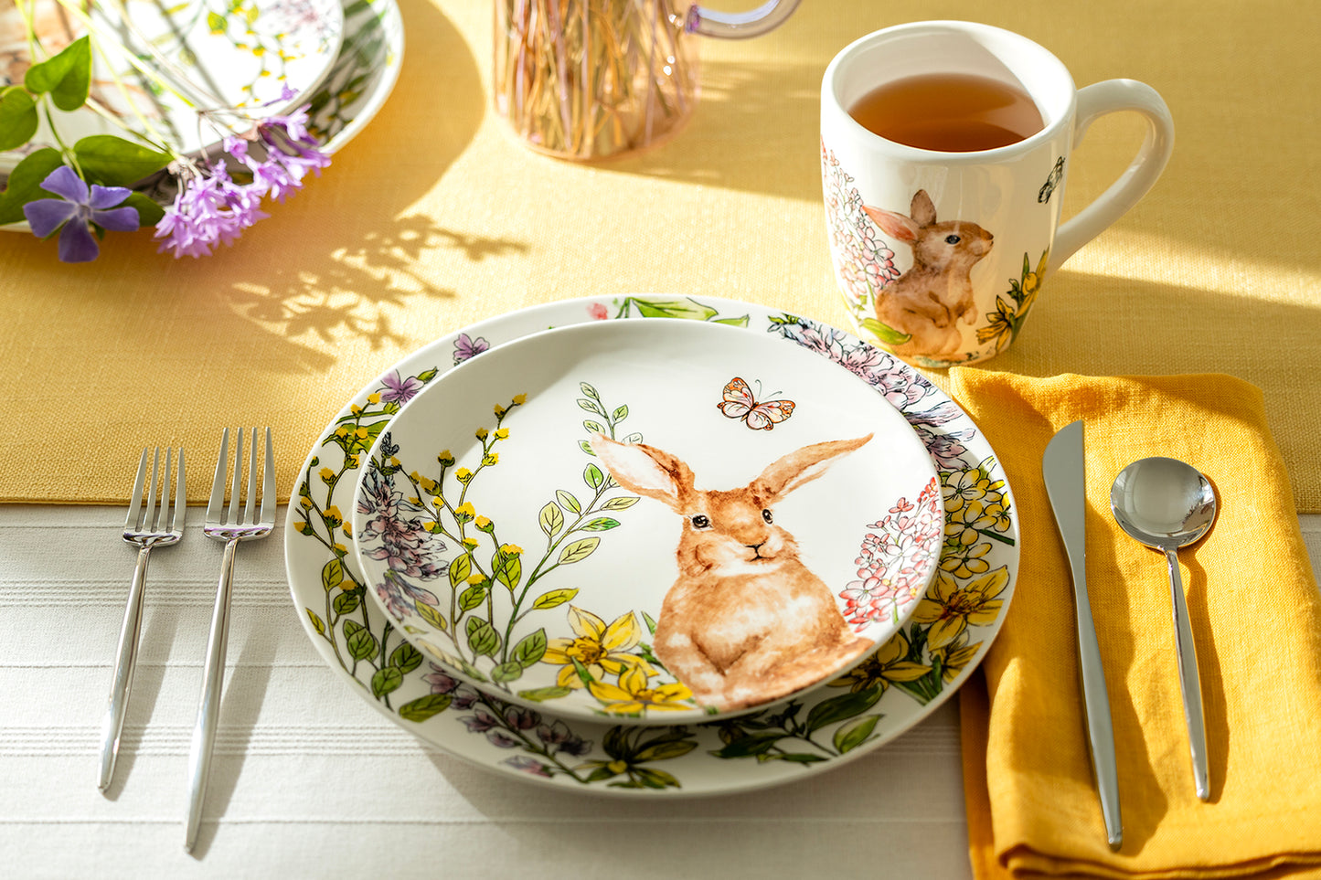 8.5" Spring Garden Bunny Salad/Dessert Plate
