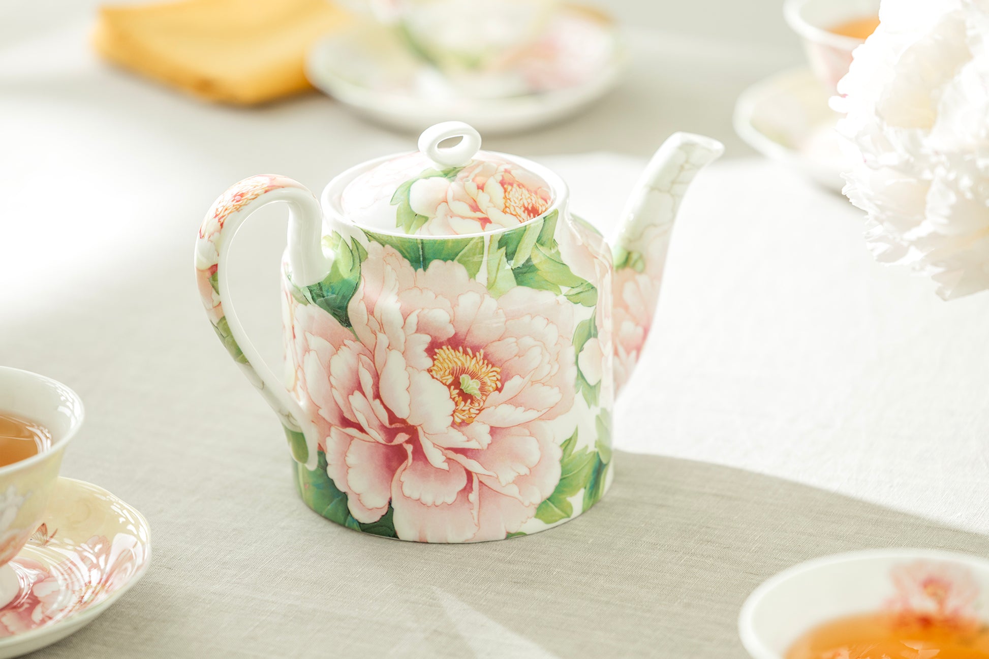 Gracie Bone China Empire Peony Bone China Teapot
