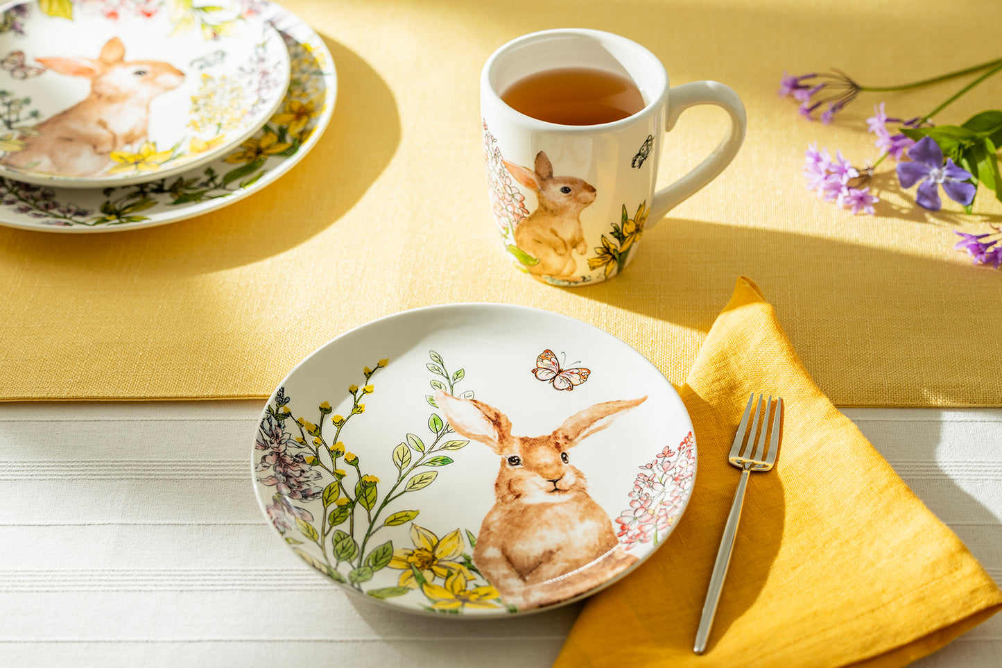 8.5" Spring Garden Bunny Salad/Dessert Plate