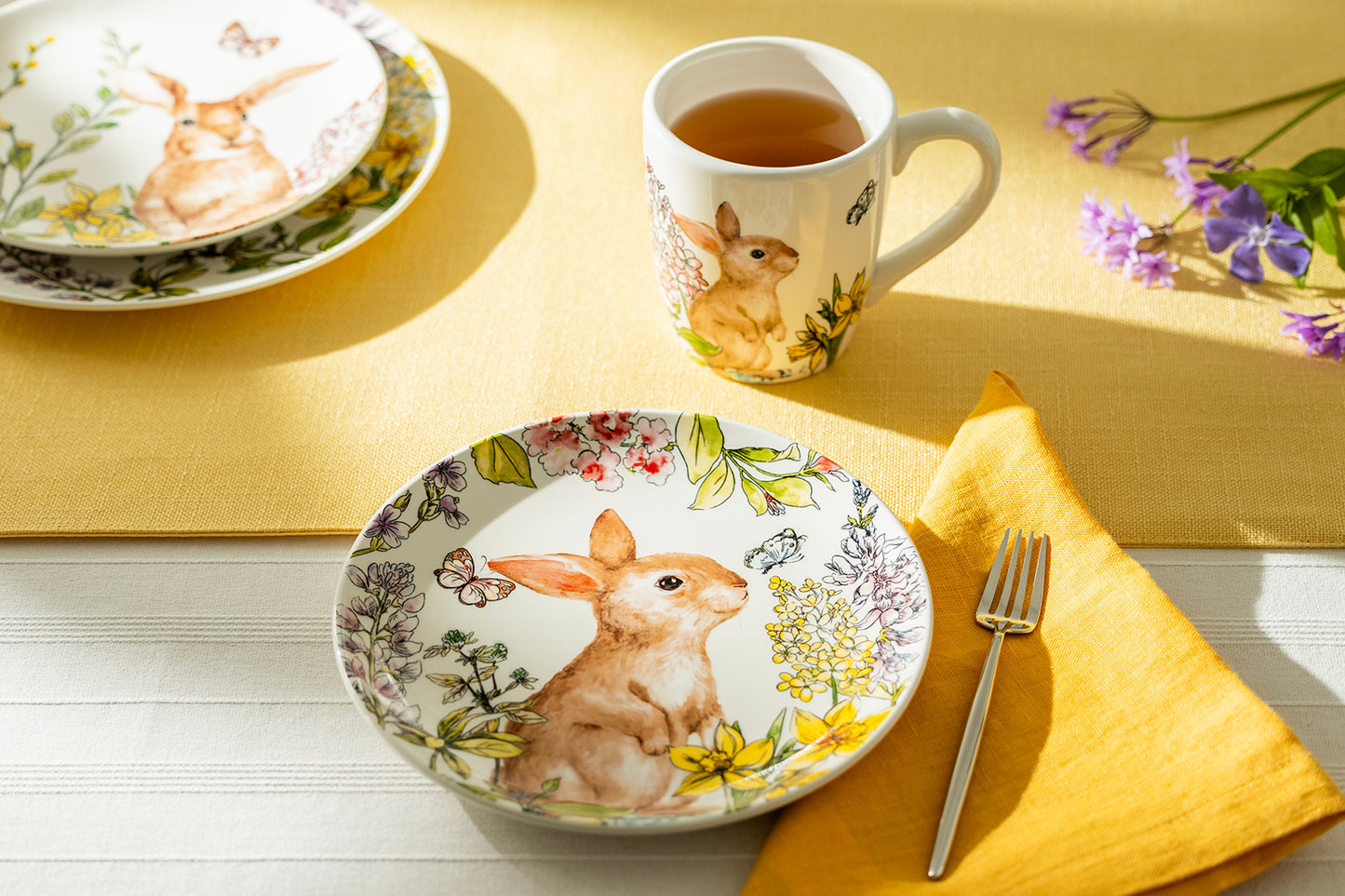 8.5" Spring Garden Bunny Salad/Dessert Plate