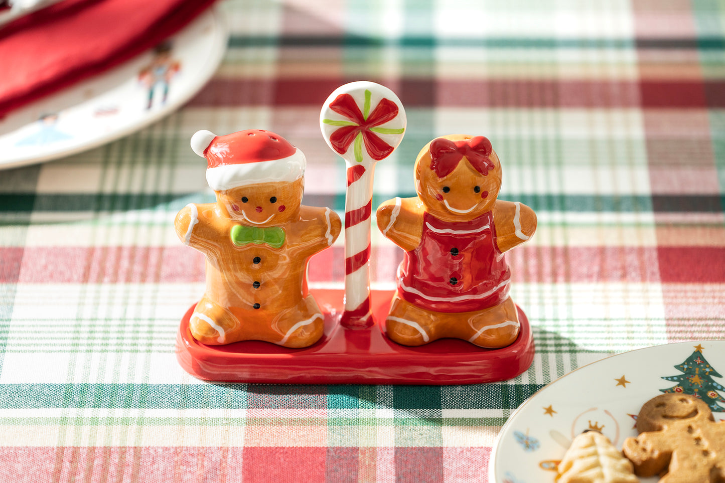 Potter's Studio Gingerbread Figurine Salt and Pepper Shaker Set