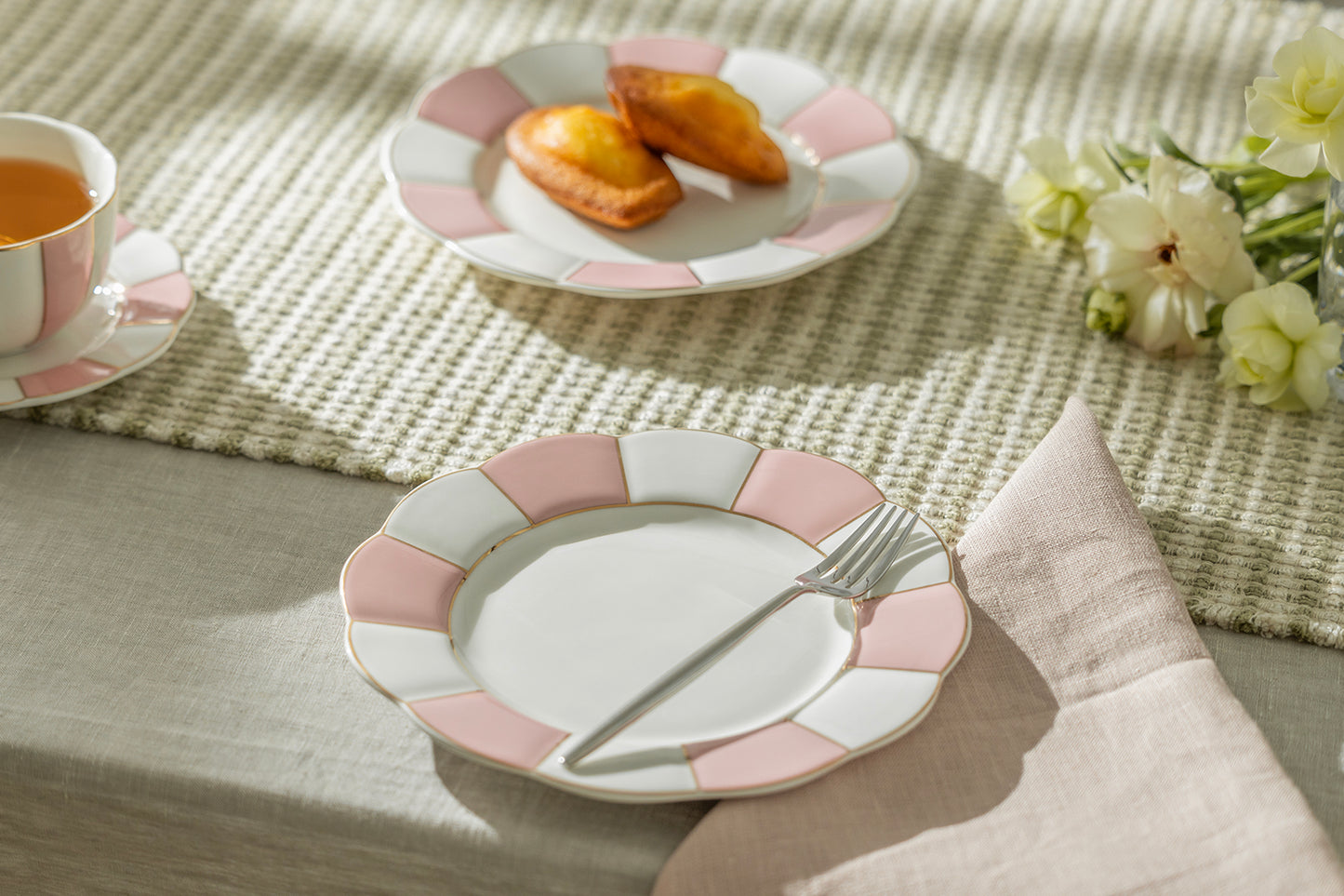 Pink and White Scallop Fine Porcelain Dessert/Dinner Plate