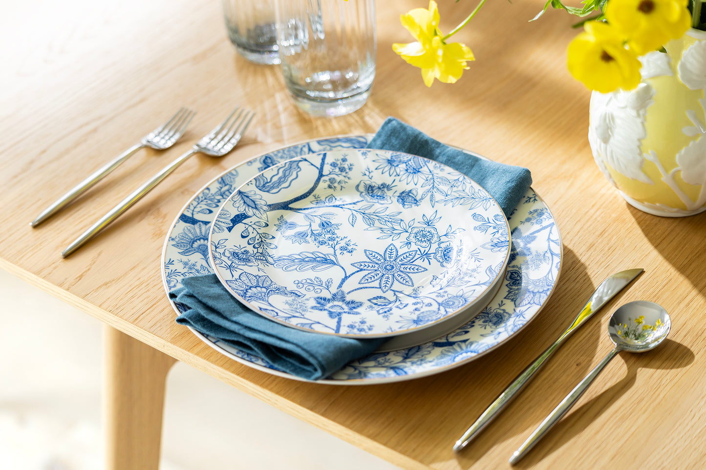 Blue Blossom Fine Porcelain Dessert/Dinner Plate