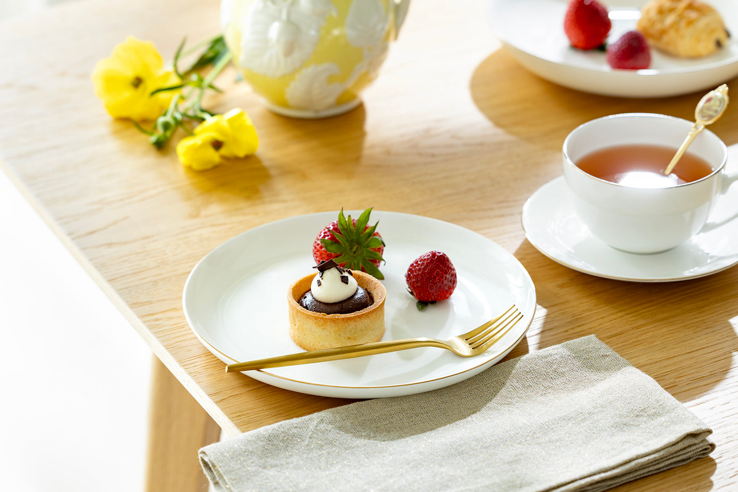 Gold Rim Blanc Bone China Dessert/Salad Plate