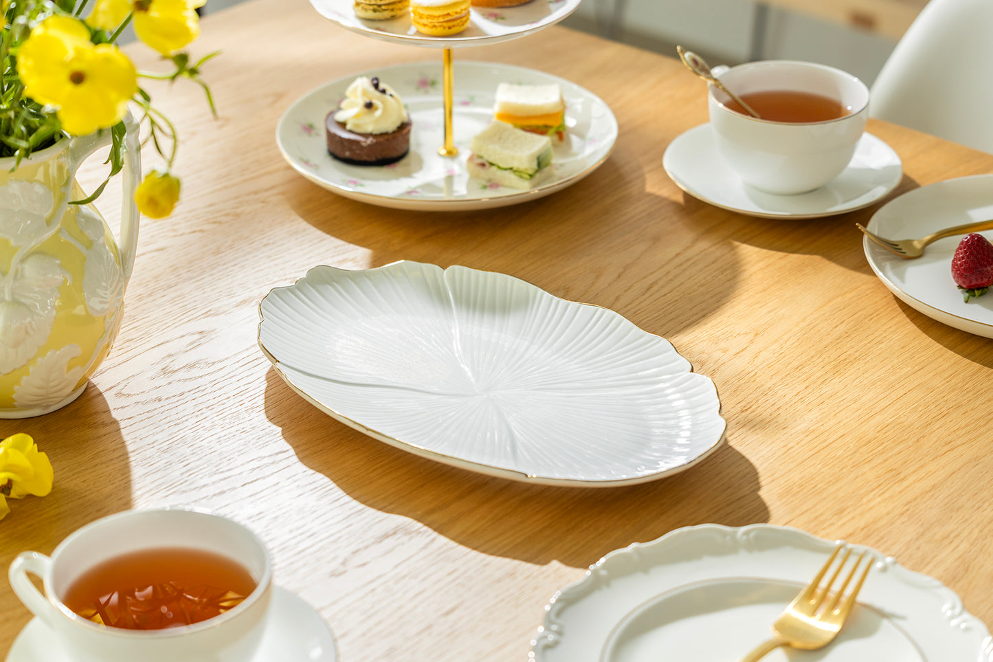 12" Ginkgo Gold Luxe Fine Porcelain Oval Serving Platter - Medium