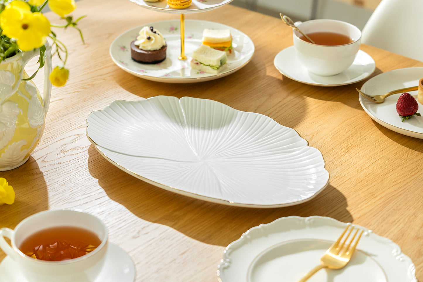 14.25" Ginkgo Gold Luxe Fine Porcelain Oval Serving Platter - Large