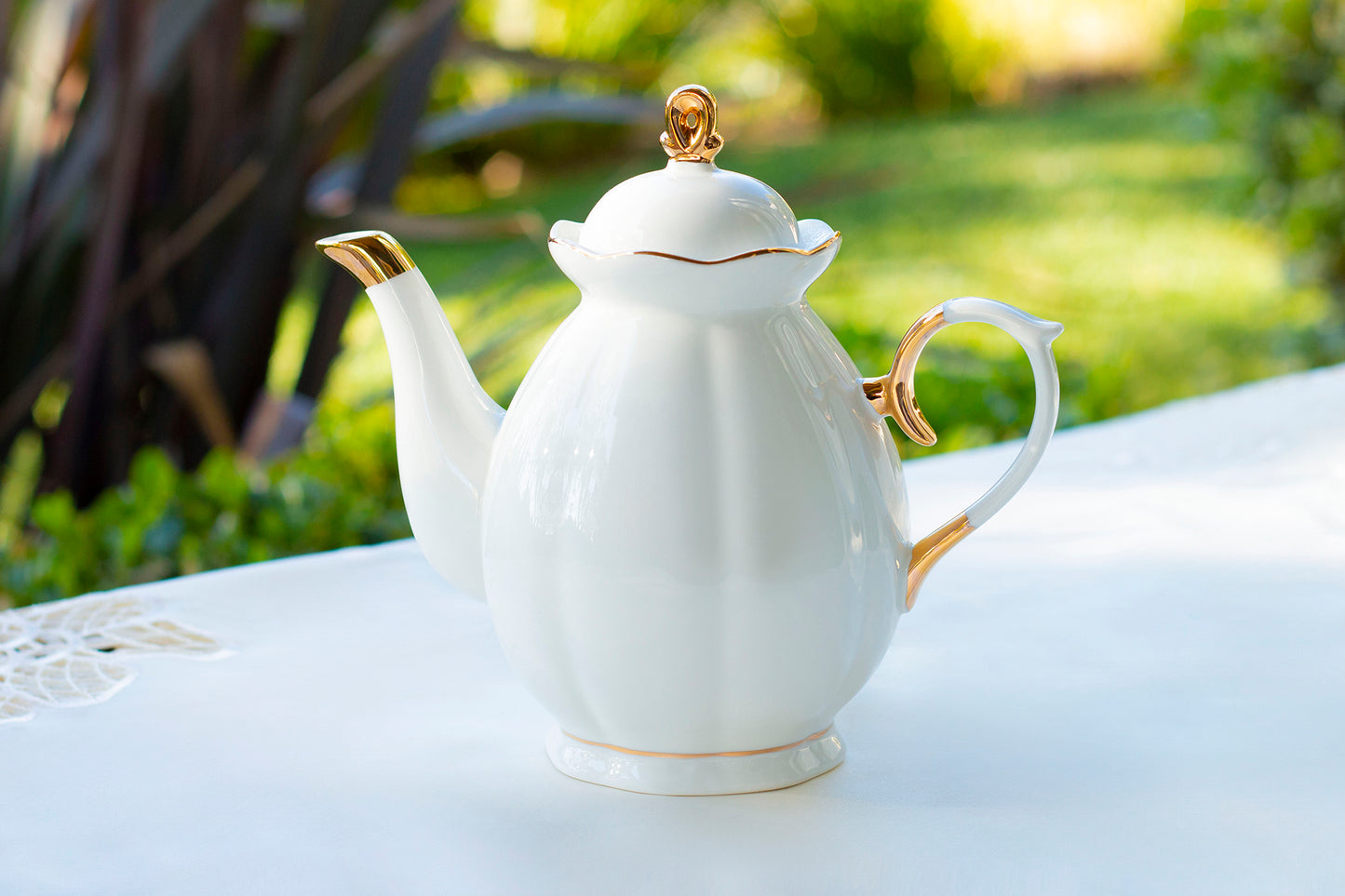 Spider Web White Gold Scallop 11-Piece Tea Set