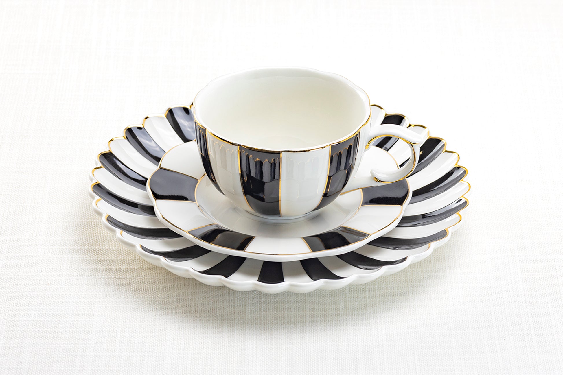 Grace Teaware Black and White Scallop Fine Porcelain Tea Cup Dessert Plate Set