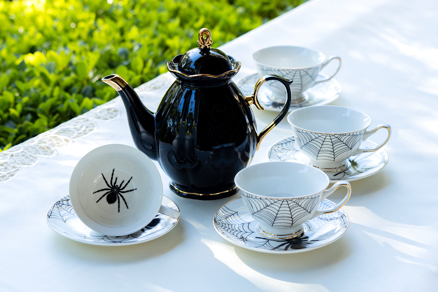 Black Gold Scallop Teapot + 4 Spider Tea Cup and Saucer Sets