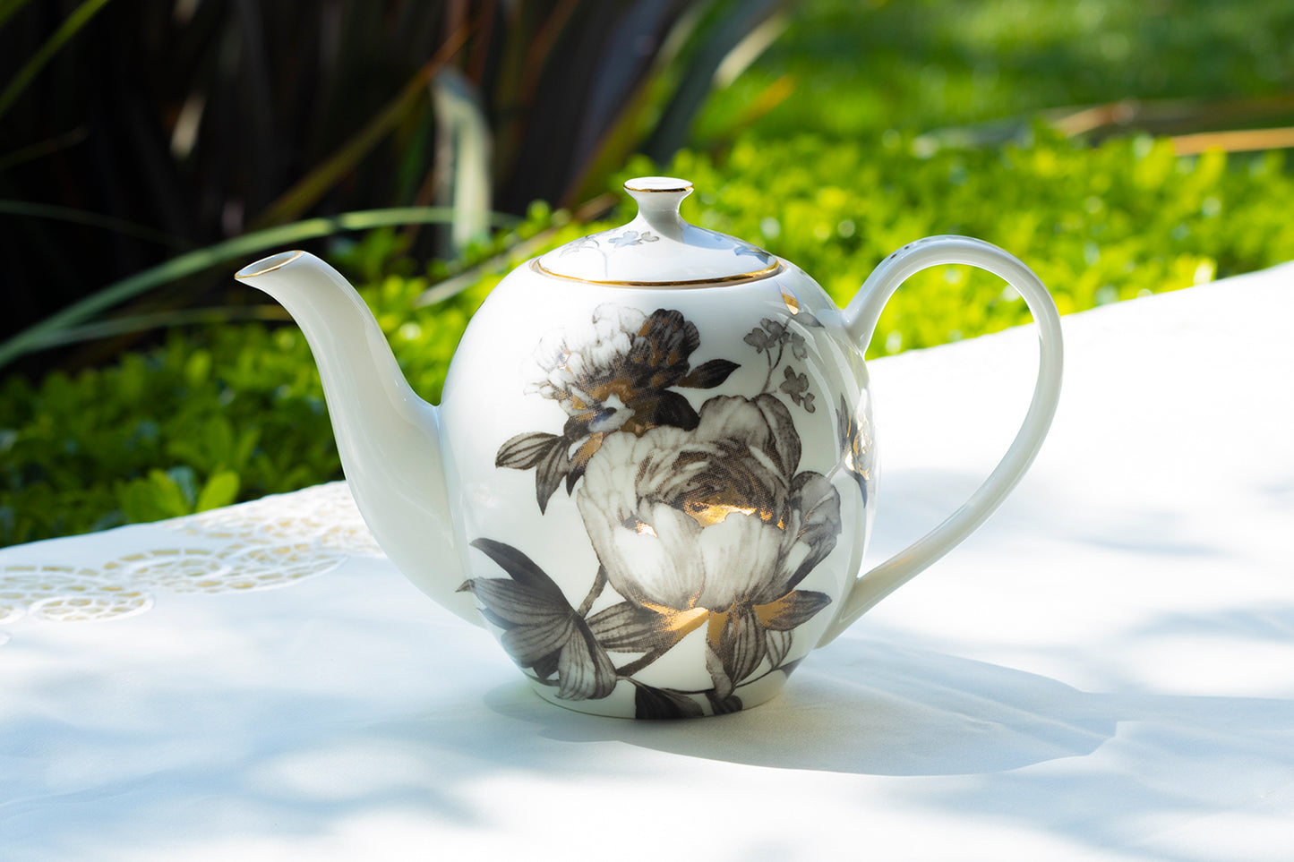 Black Gold Peony Fine Porcelain Teapot