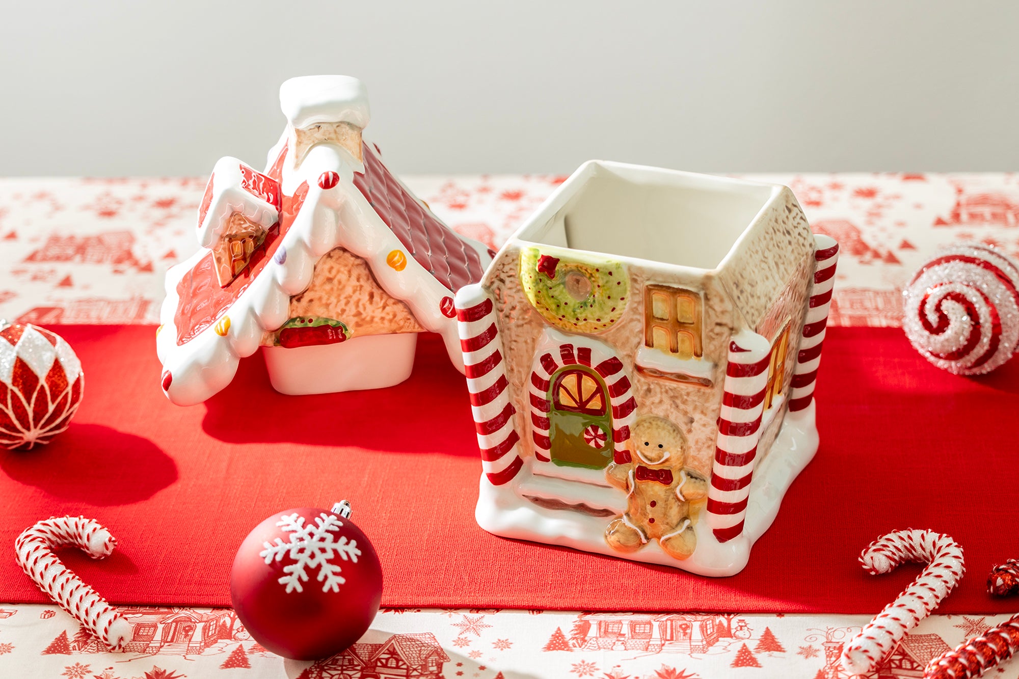 Mrs. Claus' Bakery Pink Gingerbread House shops Cookie Jar Valentine Heart