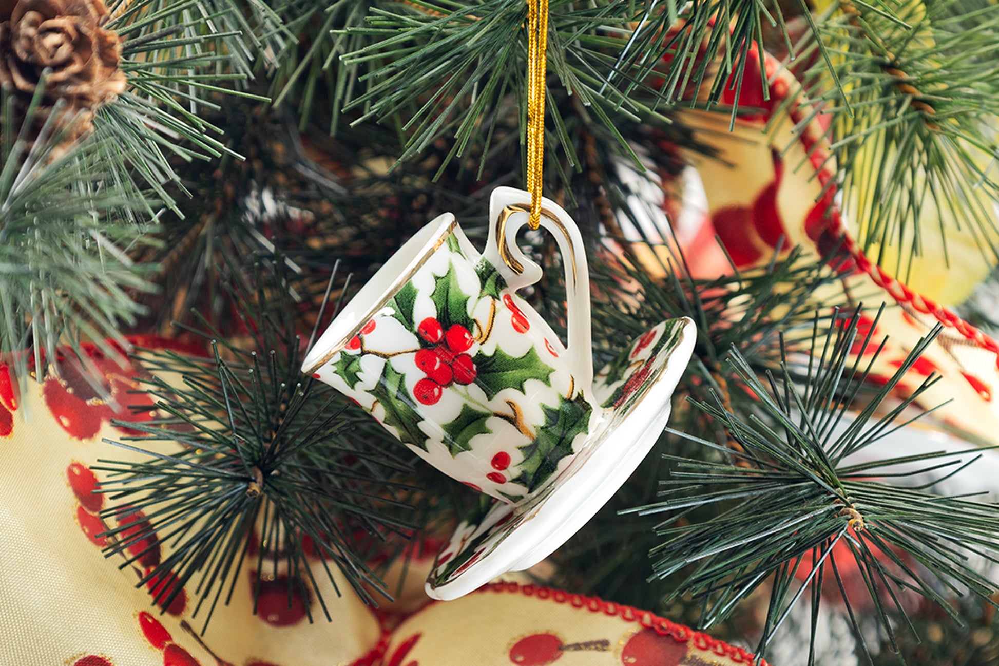Grace Teaware Holly Berries Chintz Assorted Mini Teacups Ornament Christmas Tree Decoration
