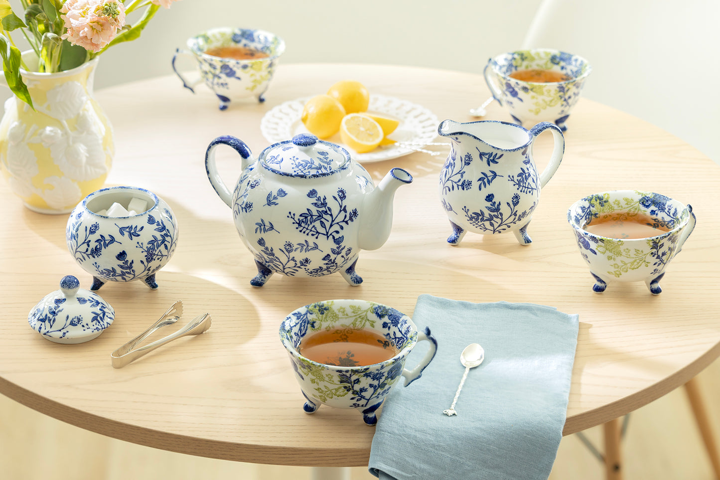 Blue Botanical Garden Three-Foot Fine Porcelain Tea Set