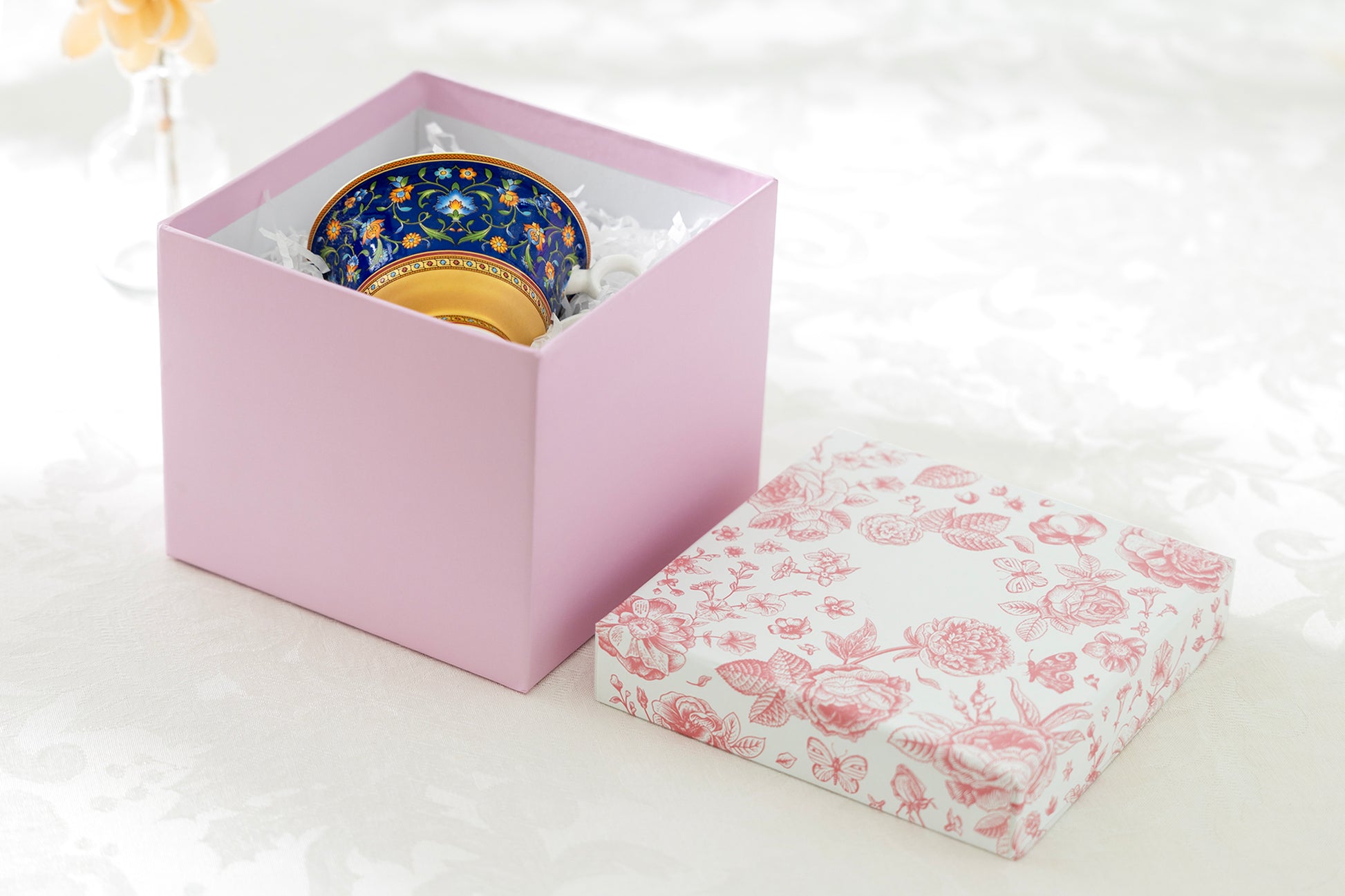 Gracie China Shop Flower Garden Pink Gift Box with No Logo