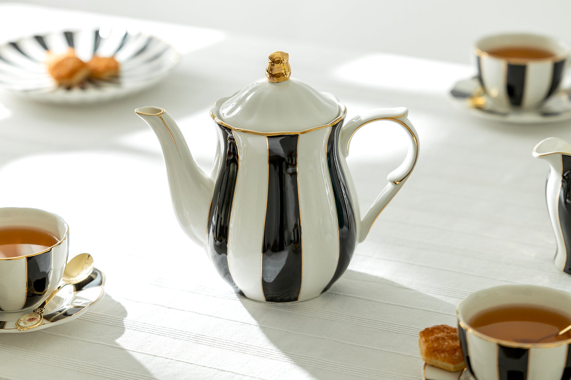 Grace Teaware Black and White Scallop Porcelain Teapot