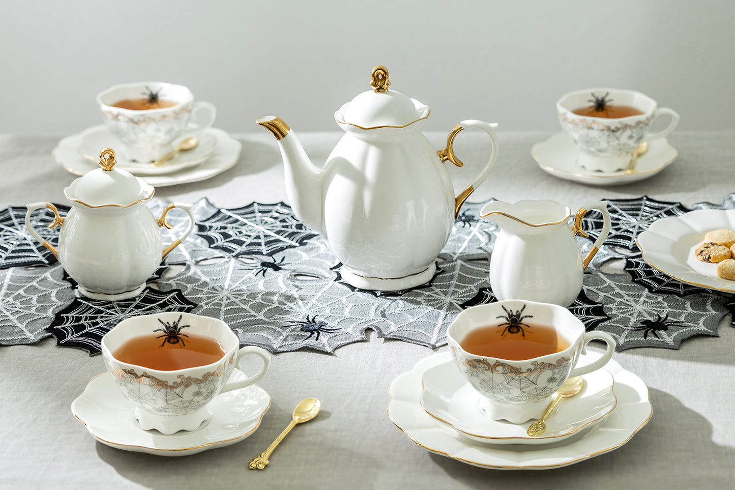 Spider Web White Gold Scallop 11-Piece Tea Set