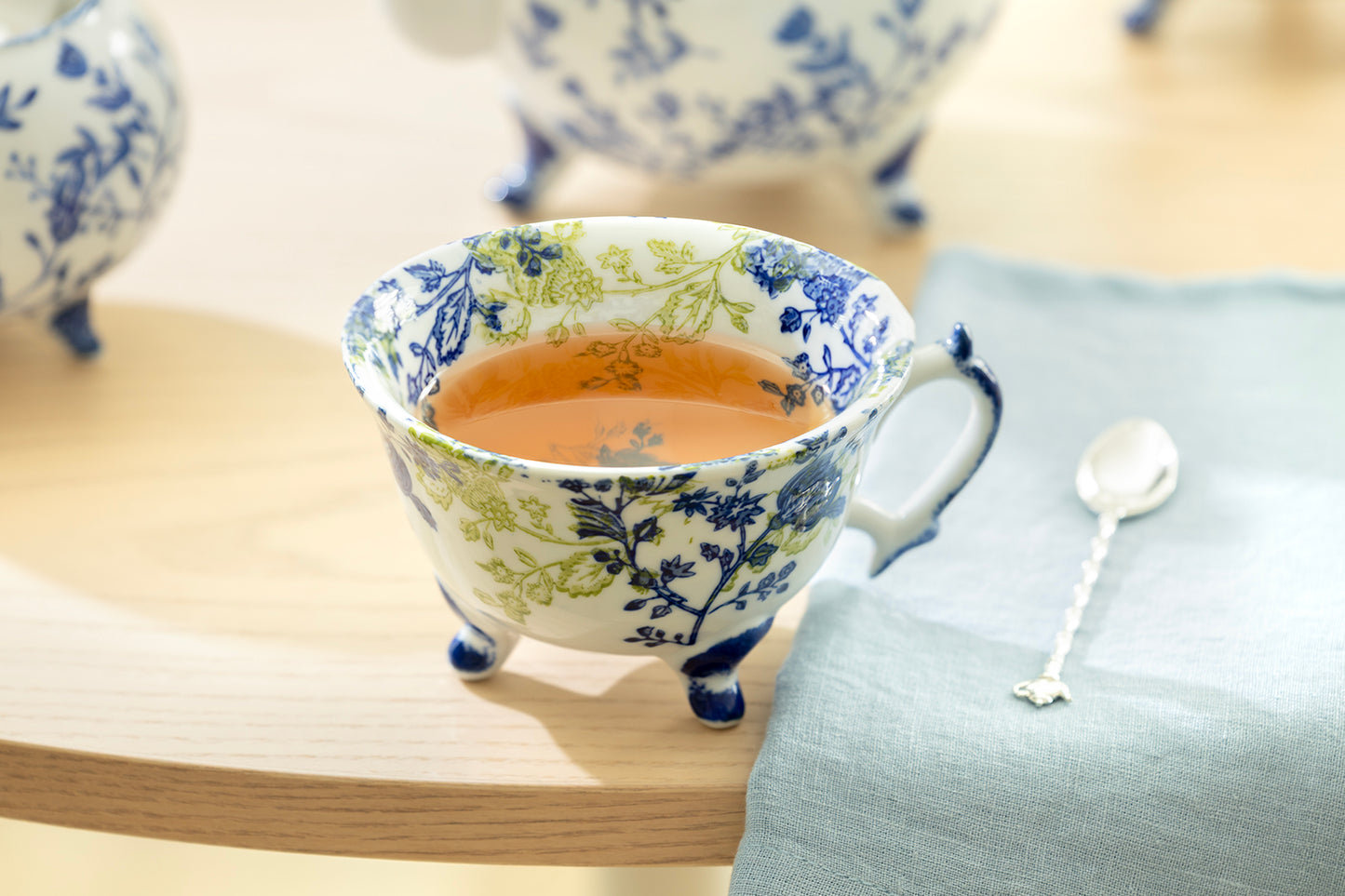 Blue Botanical Garden Three-Foot Fine Porcelain Cup