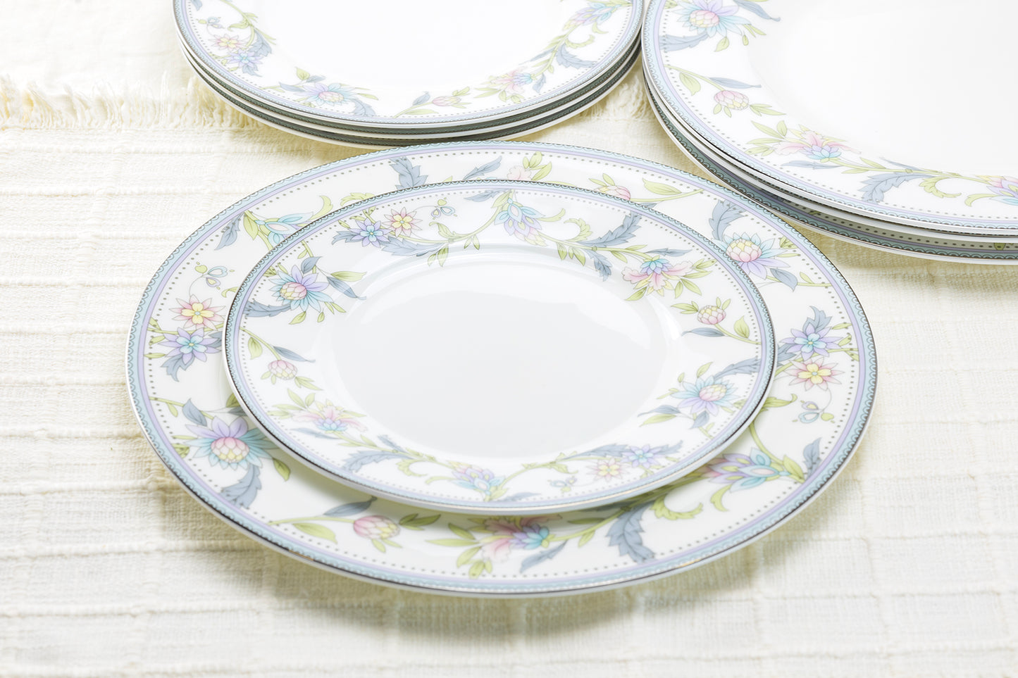 Gracie Bone China Lotus Garden Bone China Dessert / Dinner Plate set