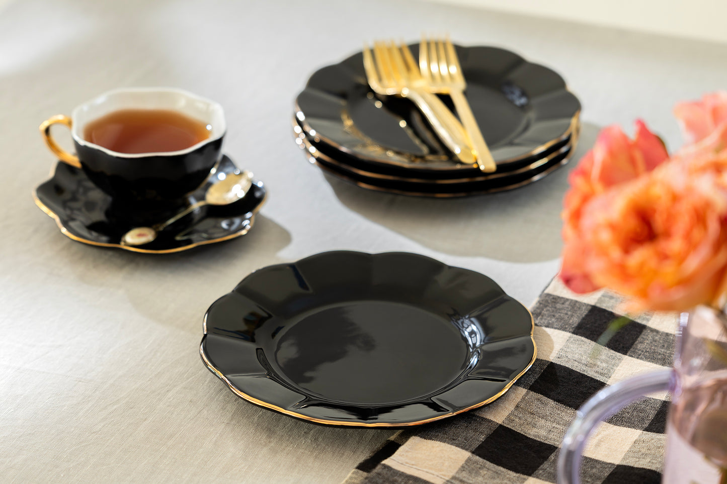 Black Gold Scallop Fine Porcelain Dessert/Salad Plate