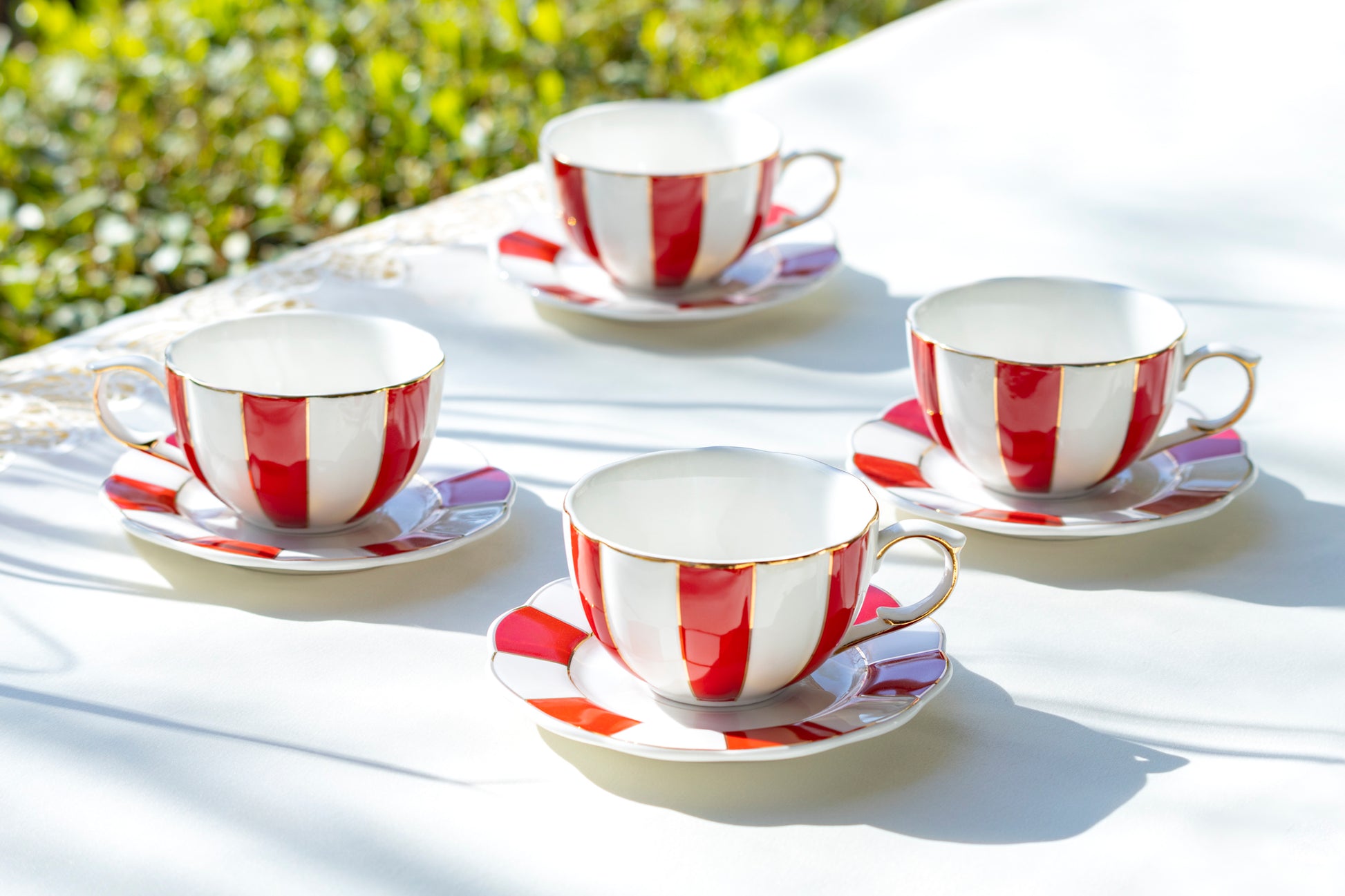 Grace Teaware Red and White Scallop Fine Porcelain Tea Cup and Saucer set of 4