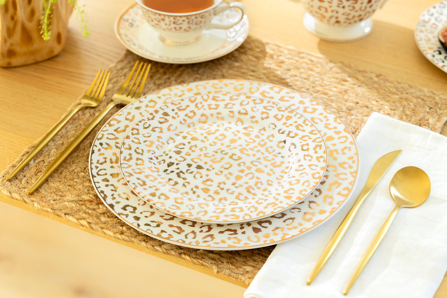 Golden Leopard Fine Porcelain Dessert/Dinner Plate