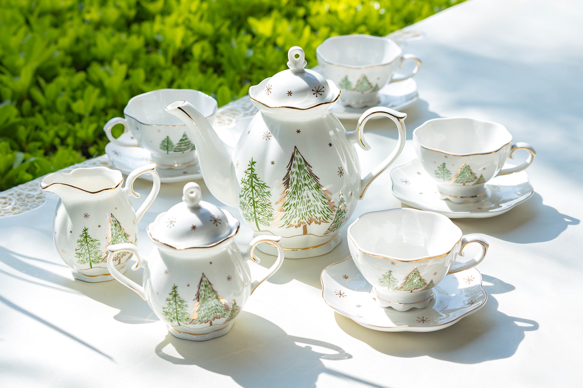 Grace Teaware Christmas Pine Trees Fine Porcelain 11-piece Tea Set