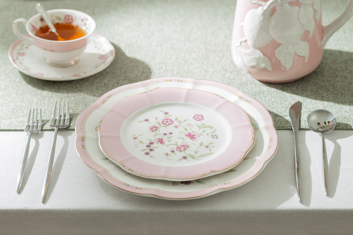 Pink Corn Flowers with Pink Rim Fine Porcelain Dessert / Dinner Plate