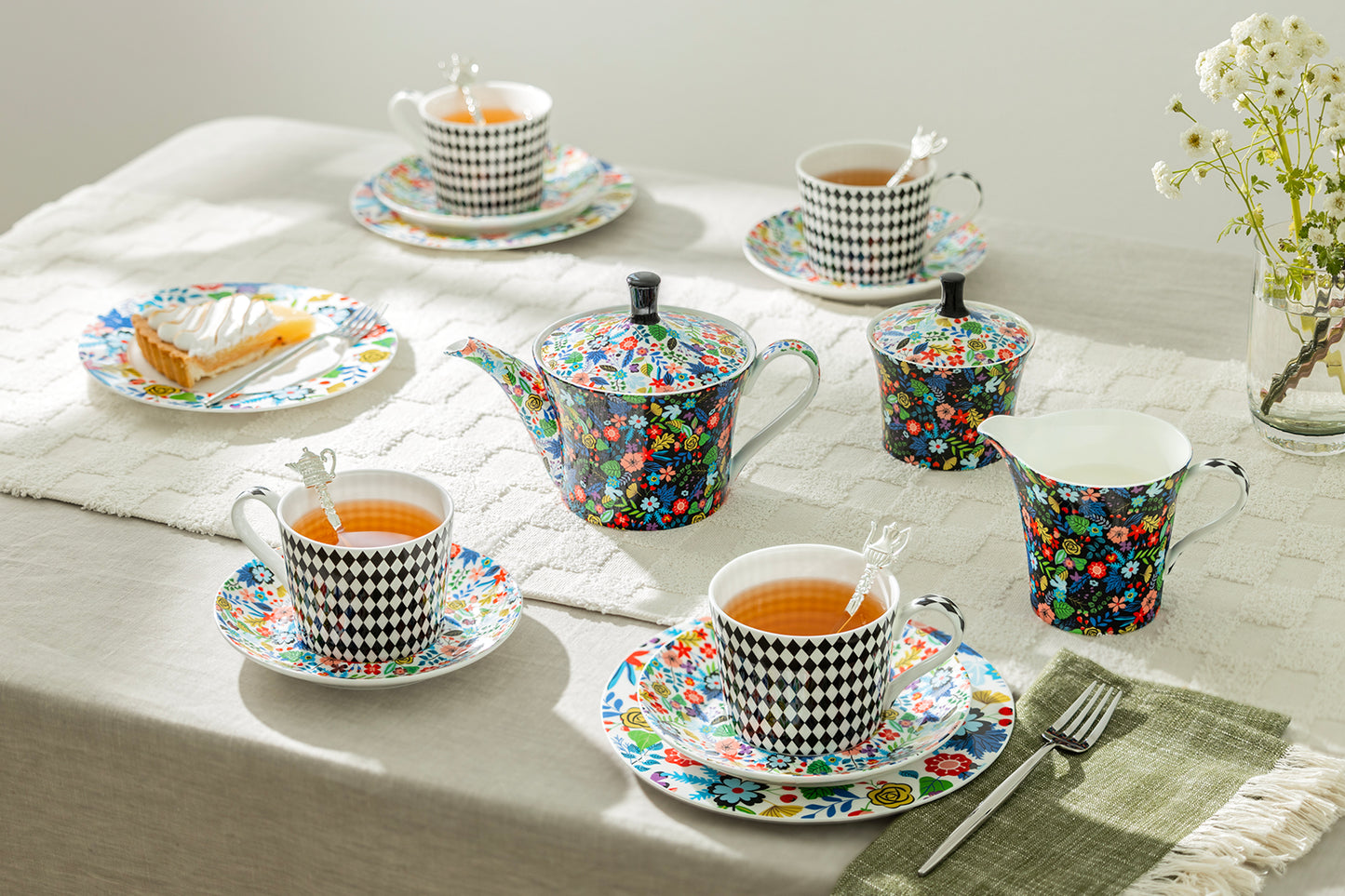 Stechcol Gracie Bone China Mad Hatter 11-piece Tea Set