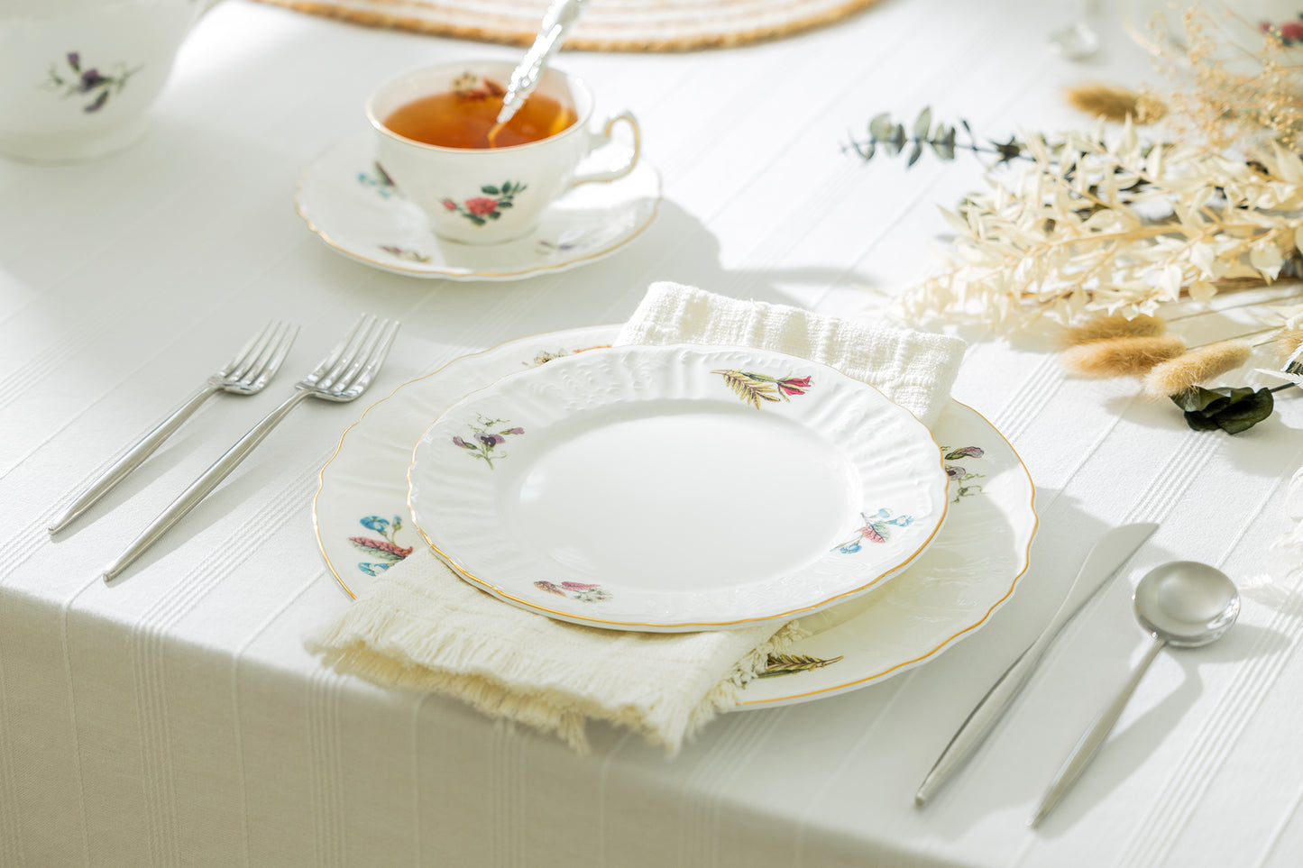 Anna Garden Bone China Dessert / Dinner Plate