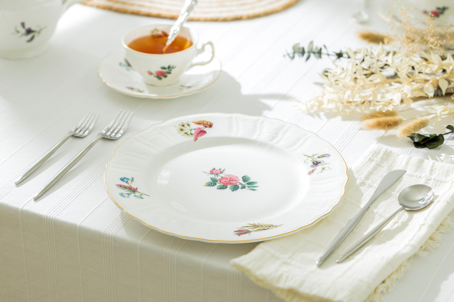 Anna Garden Bone China Dessert / Dinner Plate