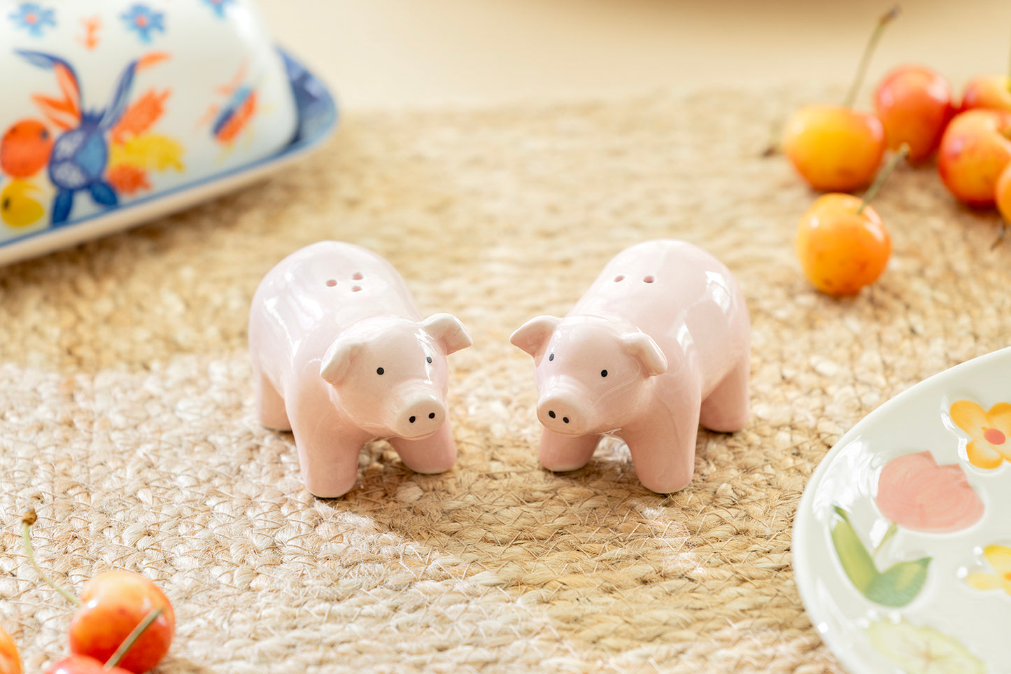 Farmhouse Pig Ceramic Salt and Pepper Shaker Set