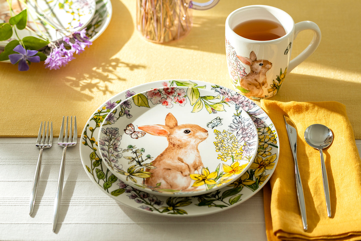 8.5" Spring Garden Bunny Salad / Dessert Plate