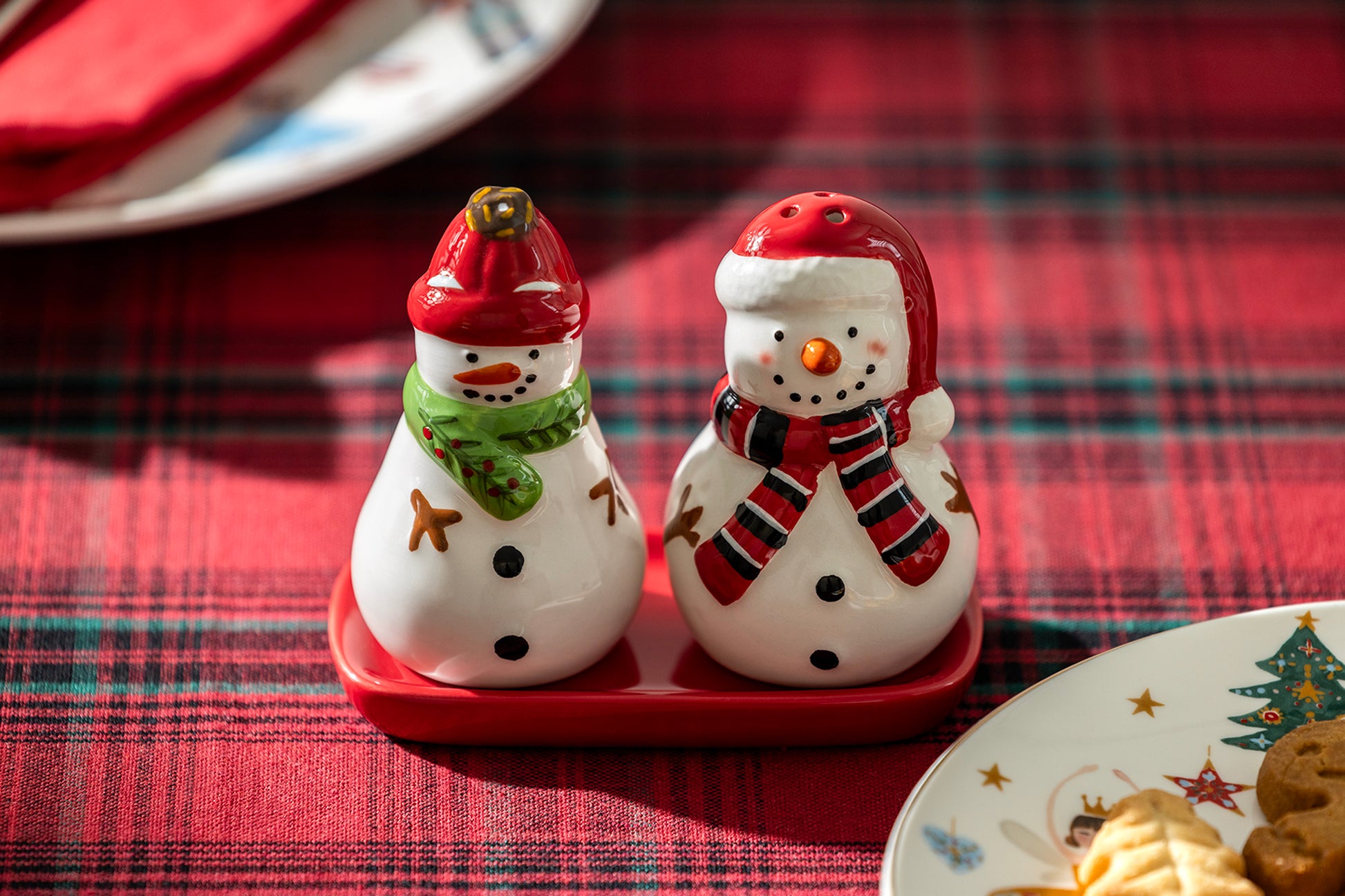 Gracie China Shop Snowmen Figurine Salt and Pepper Shaker Set with Merry Christmas Gift Box