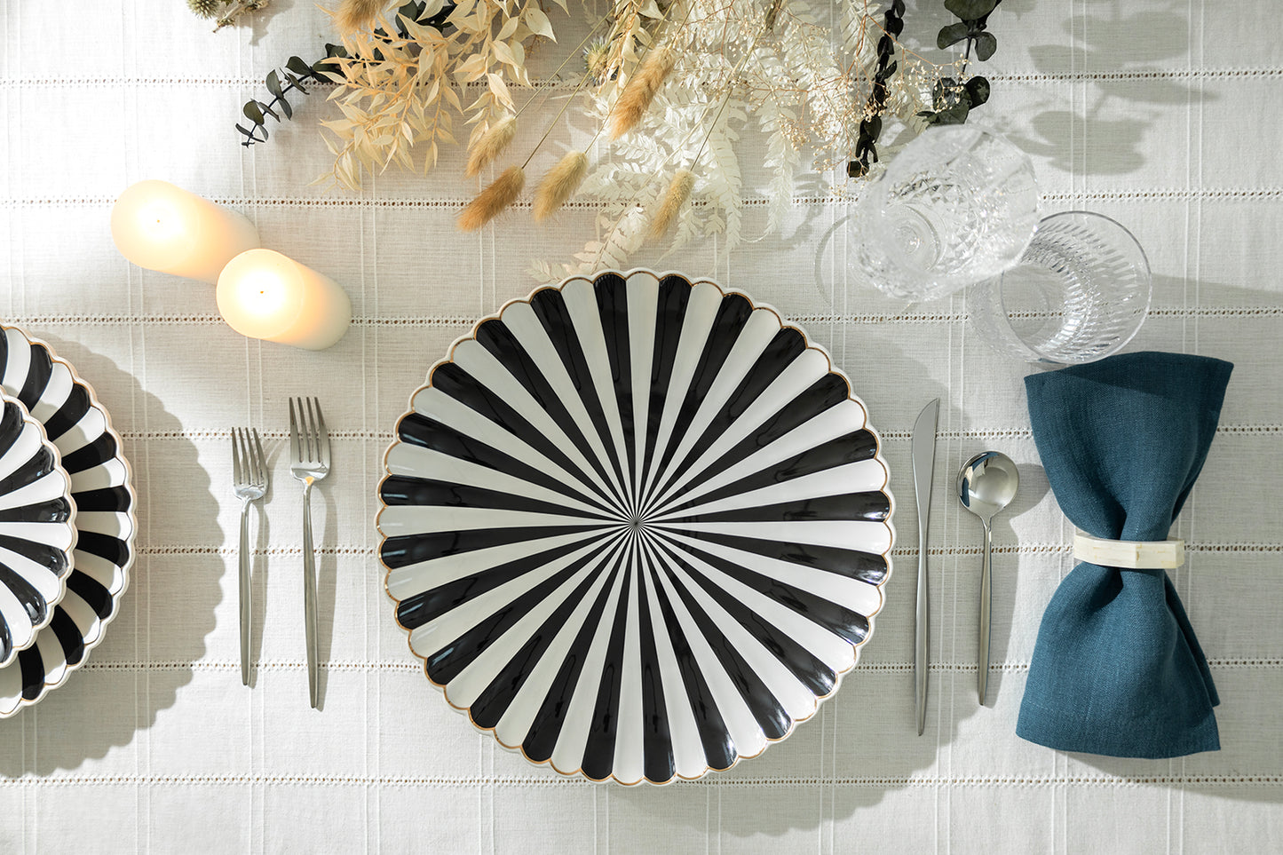 Black and White Scallop Fine Porcelain 12.5" Charger Plate