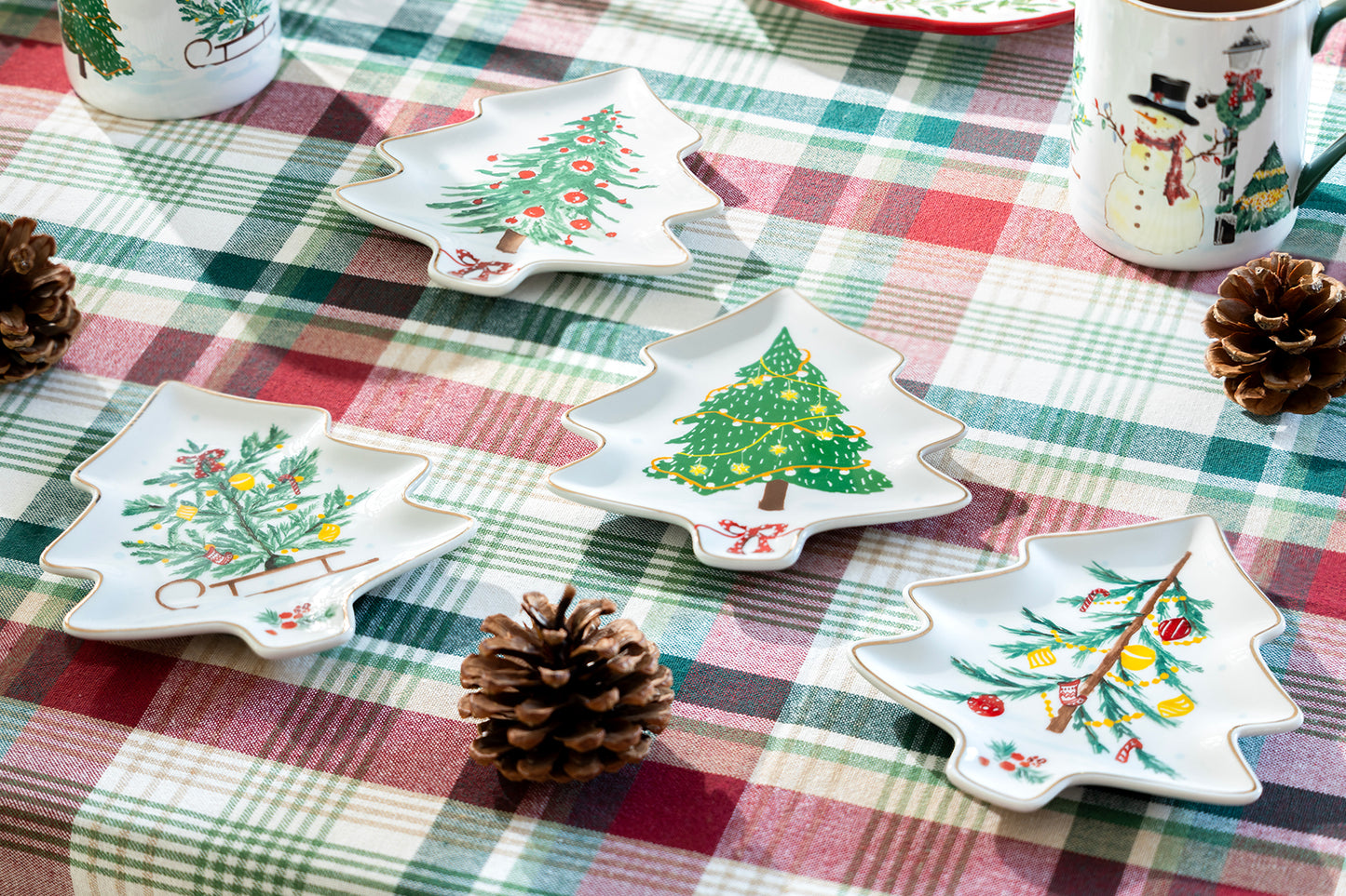 Festive Tree Delight Assorted Dish Set of 4